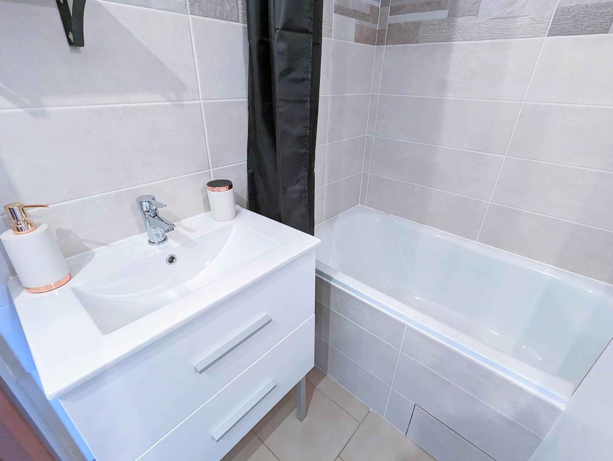 Appartement Au Calme + Parking แอกด์ ภายนอก รูปภาพ