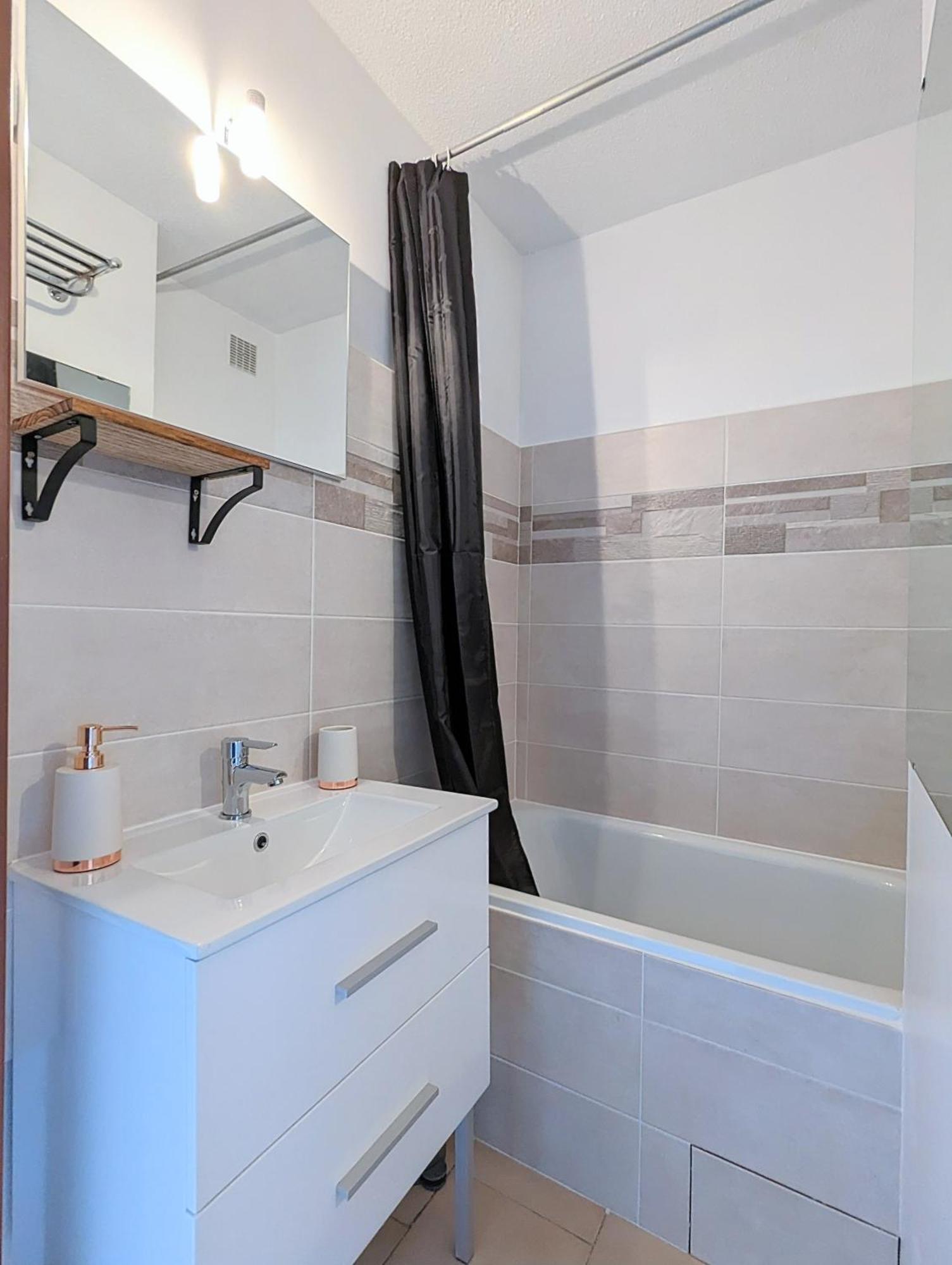 Appartement Au Calme + Parking แอกด์ ภายนอก รูปภาพ